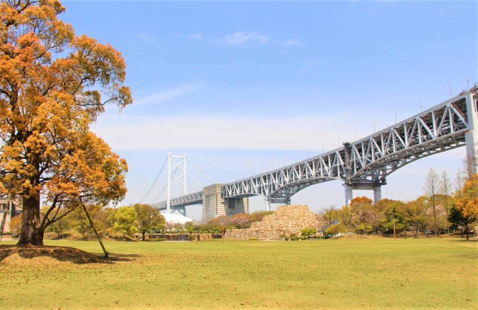 ※瀬戸大橋記念公園から見る瀬戸大橋。