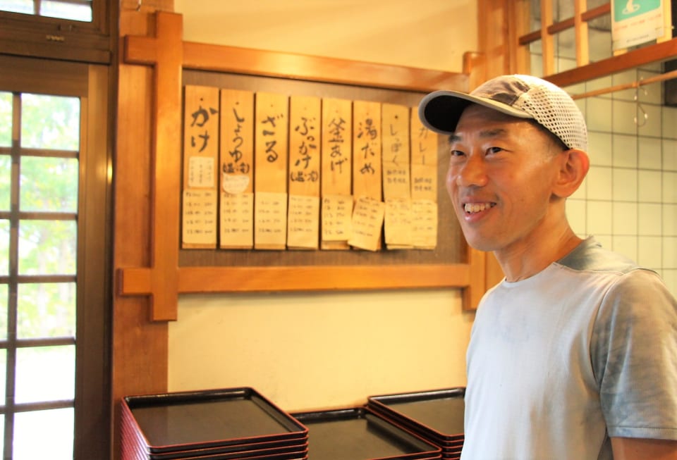 ※写真は上野製麺所の店主上野さんです。