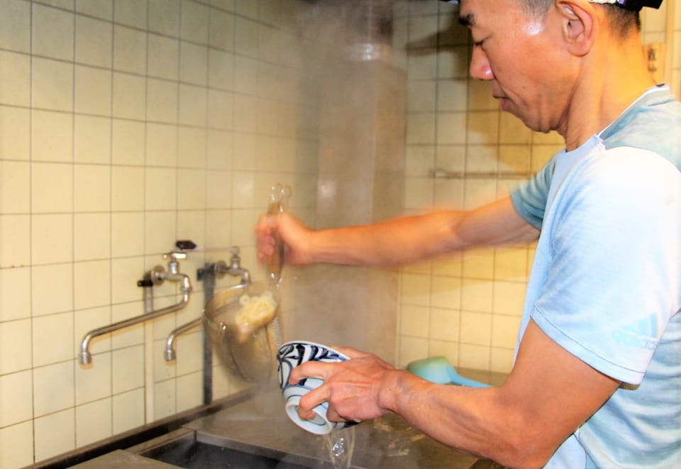 ※写真は上野製麺所の上野さんです。