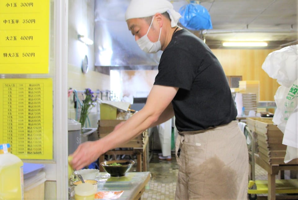 ※写真は「上杉食品」の上杉さんです。