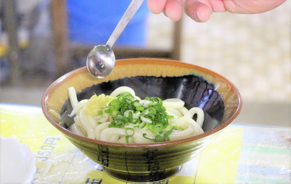 ※写真は「上杉食品」さんのうどんです。