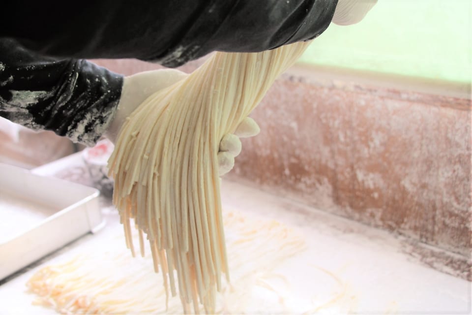 ※「めんや七福 本店」さんの麺づくりです。