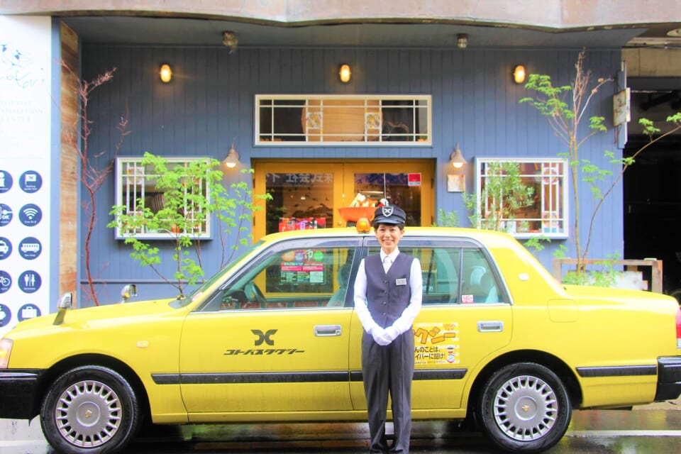 ※写真はうどんタクシーのドライバー兼Youtuberのじゅんちゃんこと多田純さんです。